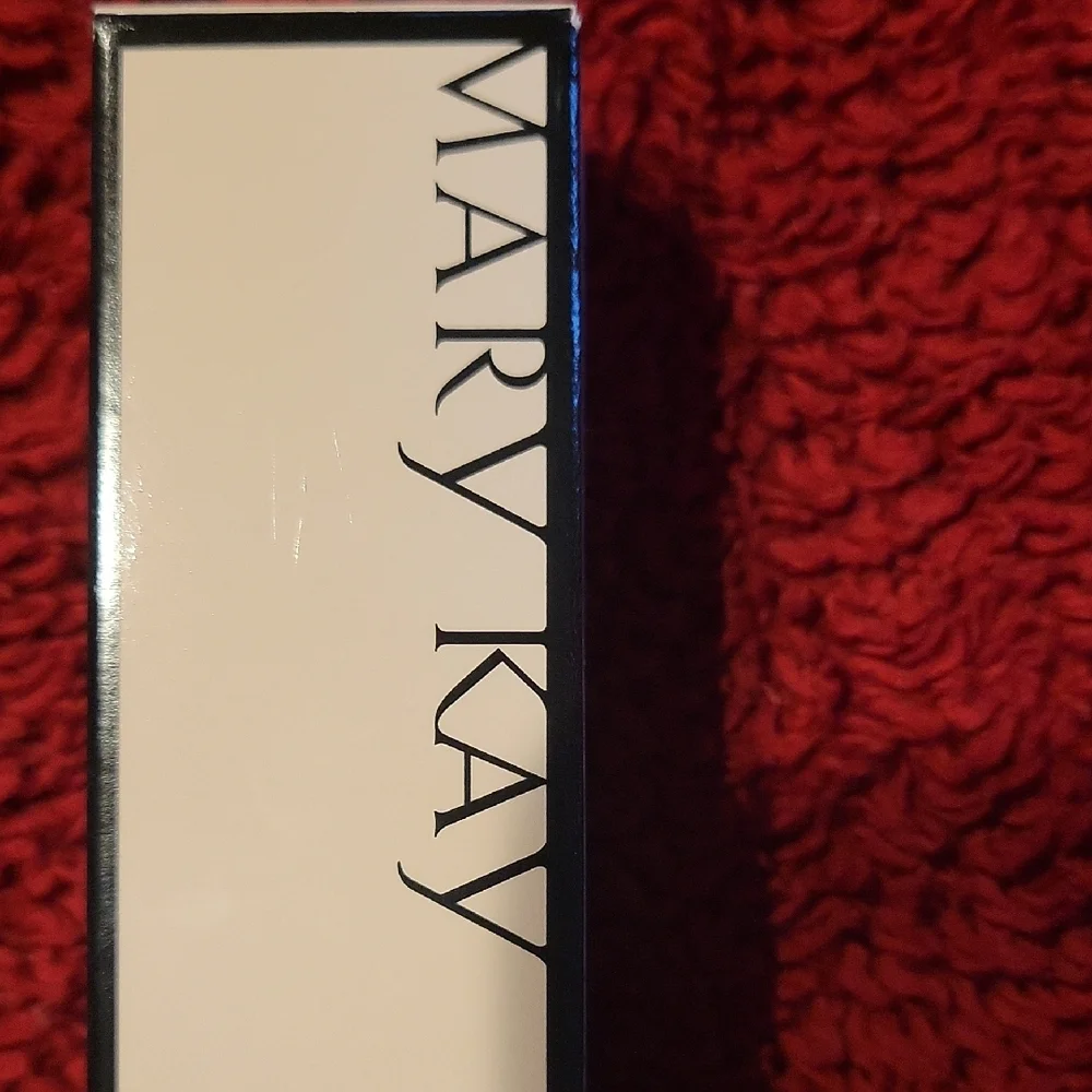 Mary Kay Timewise Luminous-Wear Liquid Foundation - Cream